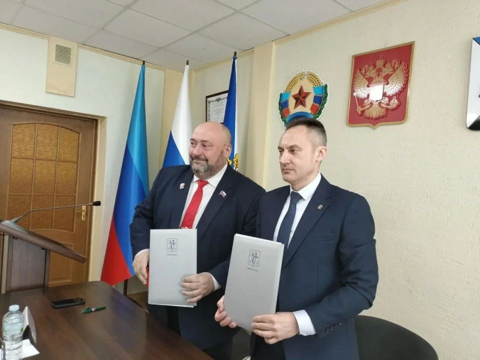 Сегодня в Администрации городского округа город Ровеньки заключено соглашение о партнерстве между представительными органами власти Сегодня в Администрации городского округа город Ровеньки заключено соглашение о партнерстве между представительными органами власти