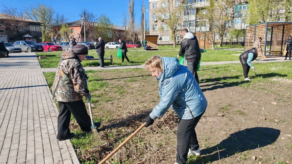 25 апреля в рамках проведения Всероссийского субботника был проведен субботник на общественной территории по ул. Горняцкой, в районе храма 25 апреля в рамках проведения Всероссийского субботника был проведен субботник на общественной территории по ул. Горняцкой, в районе храма