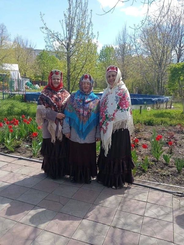 #дкленина #луганск. Замечательной концертной программой порадовали участники Народного вокального ансамбля "Стожары" Дворца культуры им. В.И. Ленина г. Луганска (руководитель Наталья Пацера) жителей пгт #дкленина #луганск. Замечательной концертной программой порадовали участники Народного вокального ансамбля "Стожары" Дворца культуры им. В.И. Ленина г. Луганска (руководитель Наталья Пацера) жителей пгт