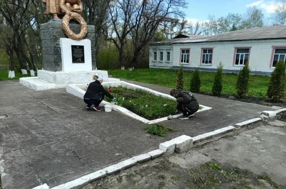 В Бугаевке в ходе Всероссийского субботника благоустроены ряд территорий В Бугаевке в ходе Всероссийского субботника благоустроены ряд территорий