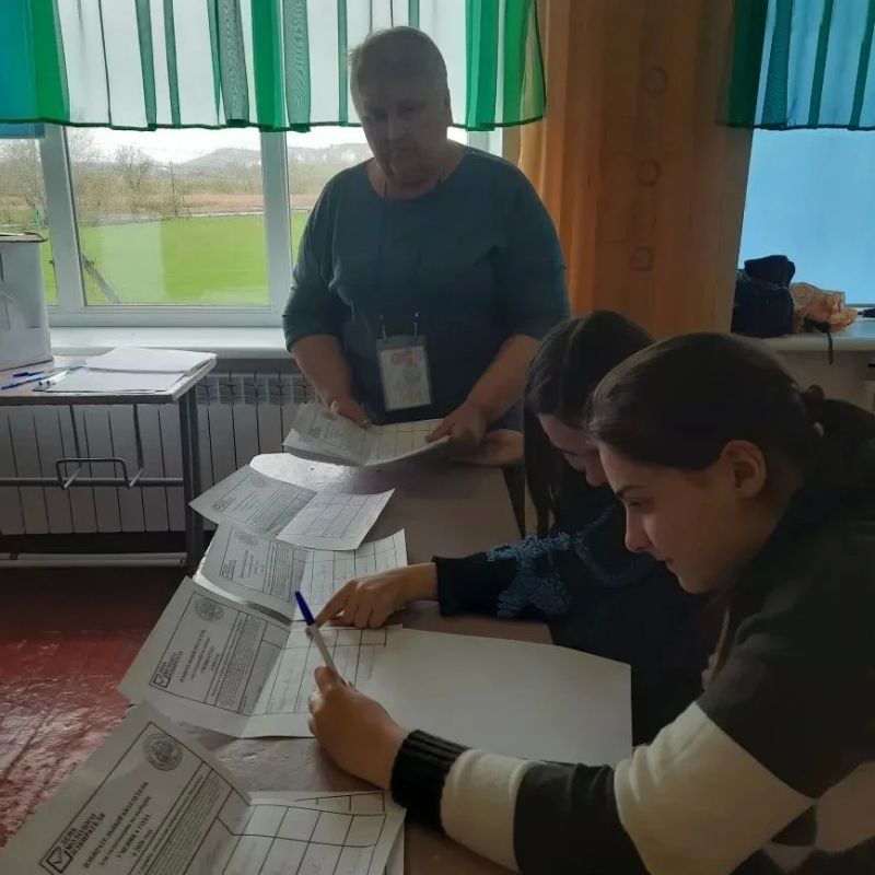 В Новопсковском округе продолжаются мероприятия ко Дню молодого избирателя В Новопсковском округе продолжаются мероприятия ко Дню молодого избирателя