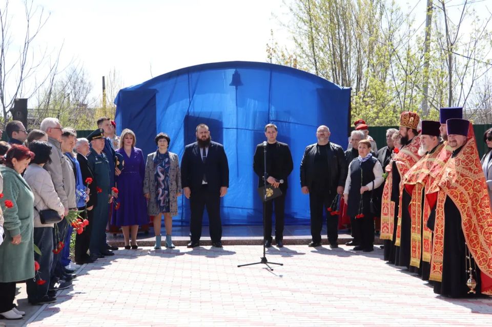 В Стаханове по народной программе «Единой России» благоустроили сквер у мемориала героям-чернобыльцам В Стаханове по народной программе «Единой России» благоустроили сквер у мемориала героям-чернобыльцам