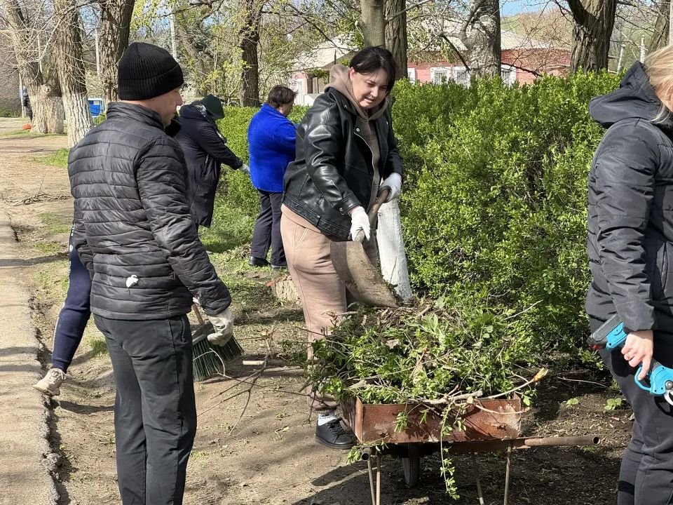 В Бугаевке в ходе Всероссийского субботника благоустроены ряд территорий В Бугаевке в ходе Всероссийского субботника благоустроены ряд территорий