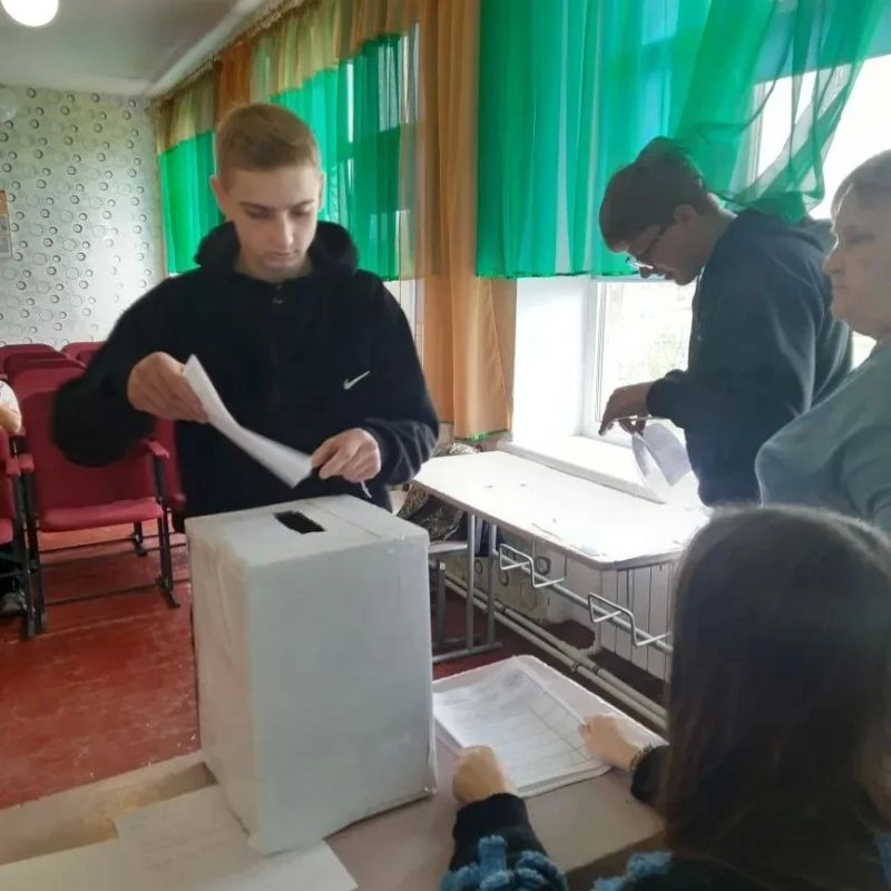 В Новопсковском округе продолжаются мероприятия ко Дню молодого избирателя В Новопсковском округе продолжаются мероприятия ко Дню молодого избирателя
