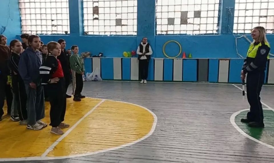 Единороссы и сотрудники ГИБДД провели для детей спортивные состязания «Безопасный старт» Единороссы и сотрудники ГИБДД провели для детей спортивные состязания «Безопасный старт»