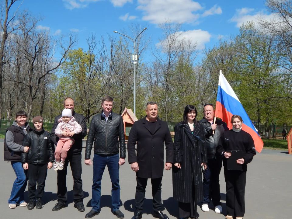 Праздничная программа в Краснодонском городском парке Праздничная программа в Краснодонском городском парке