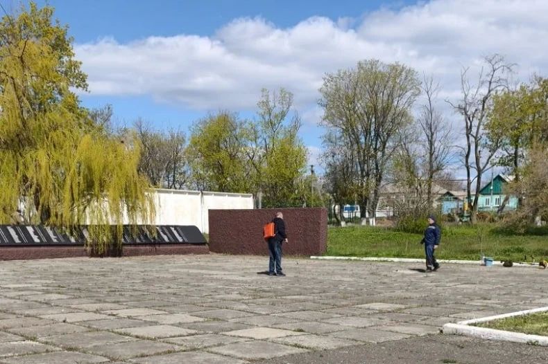 На территории Свердловского муниципалитета продолжается наведение санитарного порядка На территории Свердловского муниципалитета продолжается наведение санитарного порядка
