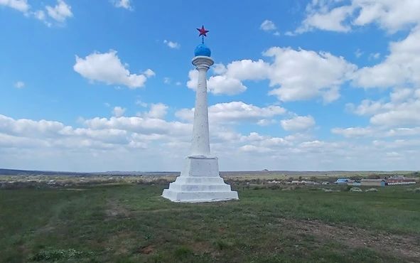 В поселке Изварино провели работы по благоустройству памятного места В поселке Изварино провели работы по благоустройству памятного места