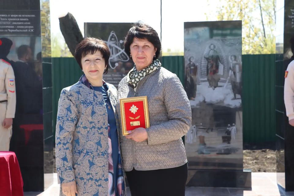 В Стаханове по народной программе «Единой России» благоустроили сквер у мемориала героям-чернобыльцам В Стаханове по народной программе «Единой России» благоустроили сквер у мемориала героям-чернобыльцам