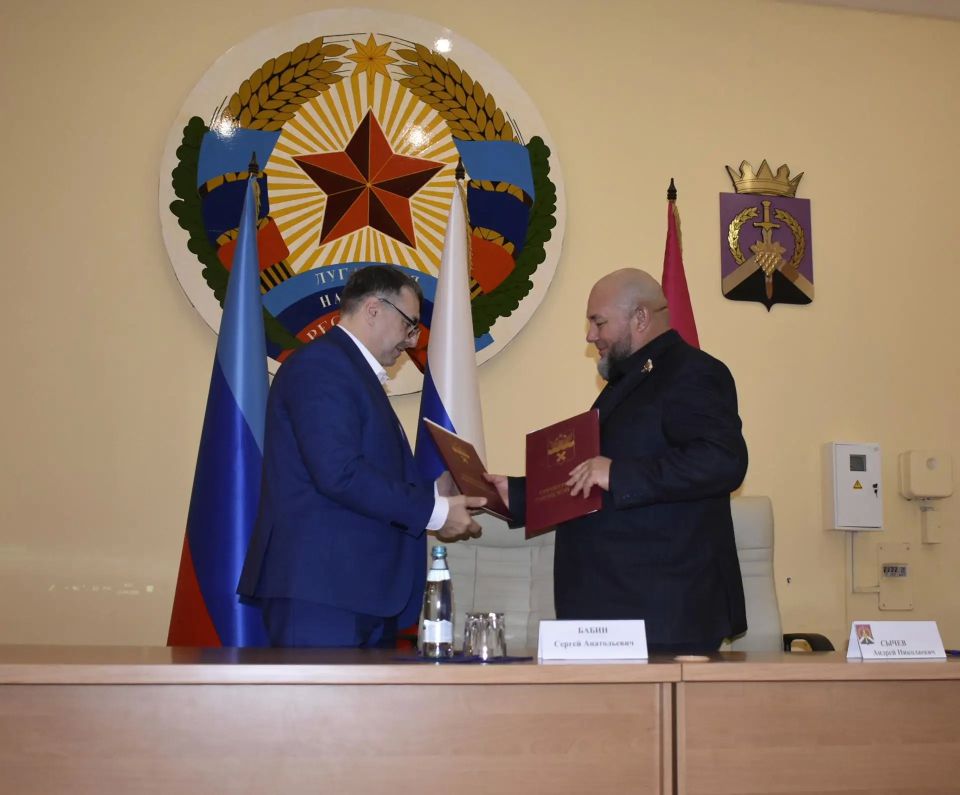 Соглашение о сотрудничестве Советов депутатов подписали в Перевальске Соглашение о сотрудничестве Советов депутатов подписали в Перевальске