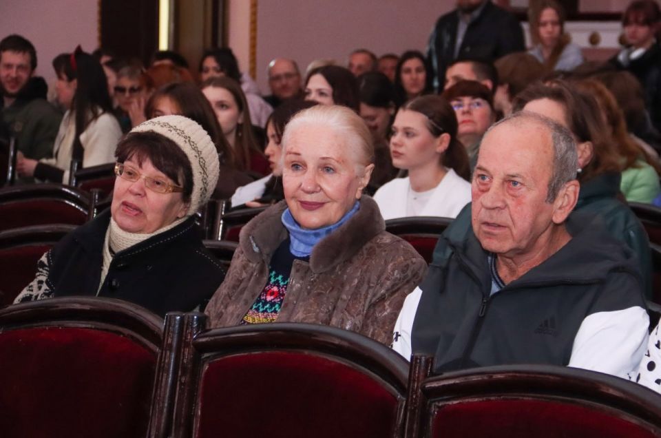 Территория мыслящего кино. Концептуальный кинотеатр «Иллюзион на Красной» 27 апреля открылся на базе Луганской академии культуры и искусств имени М. Матусовского Территория мыслящего кино. Концептуальный кинотеатр «Иллюзион на Красной» 27 апреля открылся на базе Луганской академии культуры и искусств имени М. Матусовского