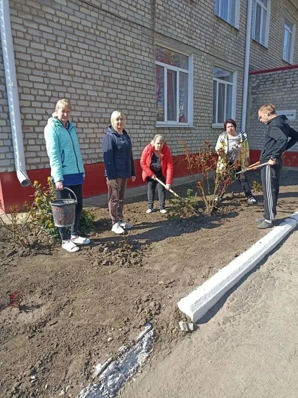 Всероссийский субботник в ГБДОУ ЛНР «Родаковский ясли-сад «Рябинушка»: коллективные усилия по благоустройству территории Всероссийский субботник в ГБДОУ ЛНР «Родаковский ясли-сад «Рябинушка»: коллективные усилия по благоустройству территории