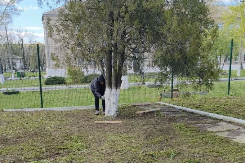 На территории Свердловского муниципалитета продолжается наведение санитарного порядка На территории Свердловского муниципалитета продолжается наведение санитарного порядка