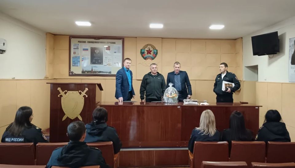 В связи с празднованием 26.04.2026 года 40 - летия со дня аварии на Чернобыльской атомной электростанции (ЧАЭС) в ОМВД России "Новопсковский" был приглашен старший лейтенант милиции в отставке - участник ликвидации... В связи с празднованием 26.04.2026 года 40 - летия со дня аварии на Чернобыльской атомной электростанции (ЧАЭС) в ОМВД России "Новопсковский" был приглашен старший лейтенант милиции в отставке - участник ликвидации...
