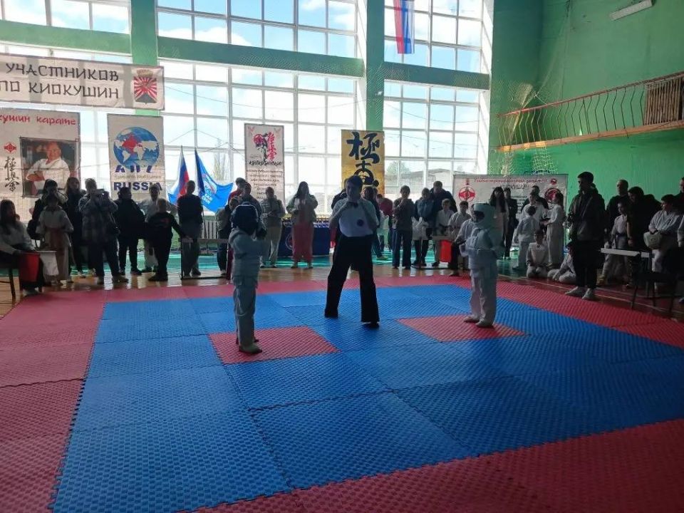 25 апреля на базе Краснолучского комплекса спортивных сооружений прошли масштабные Республиканские соревнования по киокушин «Кубок Донбасса» 25 апреля на базе Краснолучского комплекса спортивных сооружений прошли масштабные Республиканские соревнования по киокушин «Кубок Донбасса»