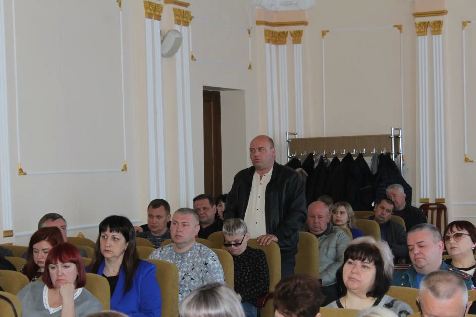 Сегодня провел расширенное аппаратное совещание с участием руководителей структурных подразделений Администрации, территориальных отделов, муниципальных предприятий, ресурсоснабжающих организаций, представителей... Сегодня провел расширенное аппаратное совещание с участием руководителей структурных подразделений Администрации, территориальных отделов, муниципальных предприятий, ресурсоснабжающих организаций, представителей...
