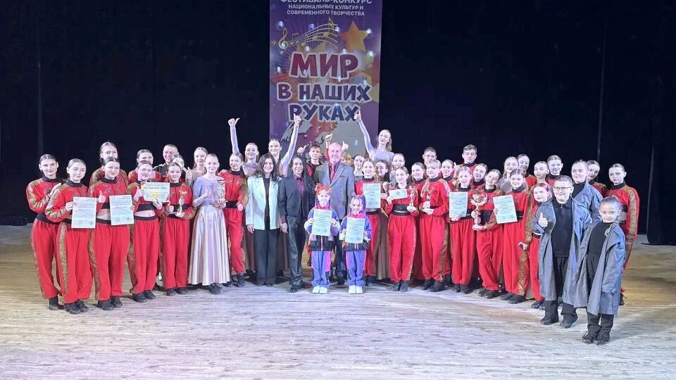 Хореографический коллектив из города Краснодона отлично выступил на фестивале « Мир в наших руках» Хореографический коллектив из города Краснодона отлично выступил на фестивале « Мир в наших руках»