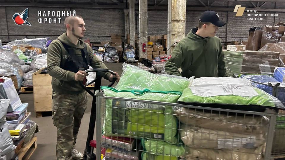 Активисты Молодёжки НФ провели продуктивный день на складе РИК НФ ЛНР Активисты Молодёжки НФ провели продуктивный день на складе РИК НФ ЛНР