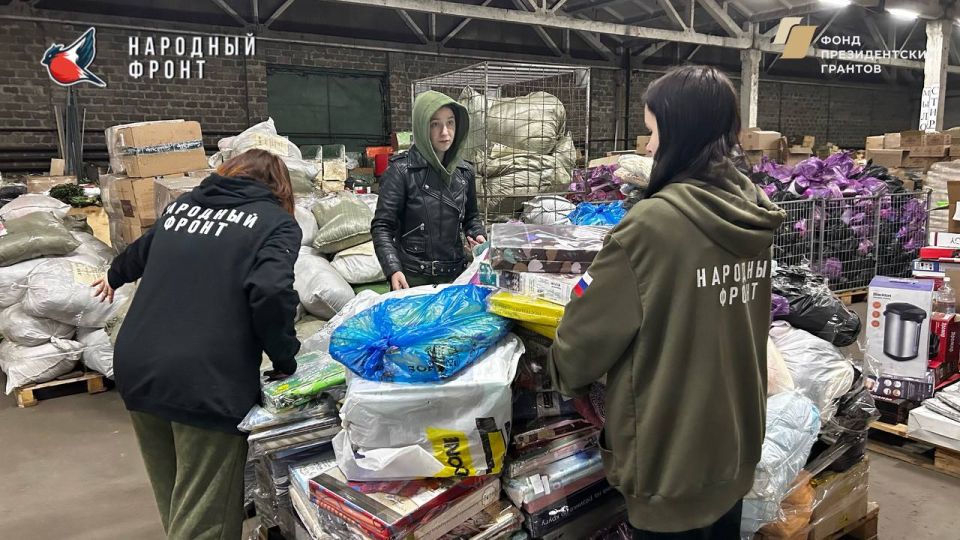 Активисты Молодёжки НФ провели продуктивный день на складе РИК НФ ЛНР Активисты Молодёжки НФ провели продуктивный день на складе РИК НФ ЛНР