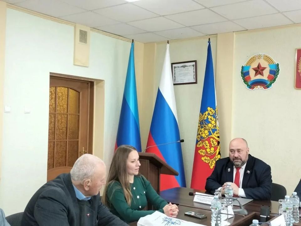 Сегодня в Администрации городского округа город Ровеньки заключено соглашение о партнерстве между представительными органами власти Сегодня в Администрации городского округа город Ровеньки заключено соглашение о партнерстве между представительными органами власти