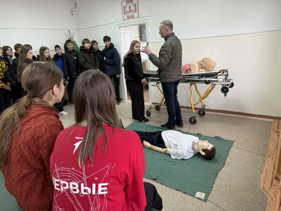 Школьники Алчевска побывали на профориентационной экскурсии в филиале Луганского центра медицины катастроф Школьники Алчевска побывали на профориентационной экскурсии в филиале Луганского центра медицины катастроф