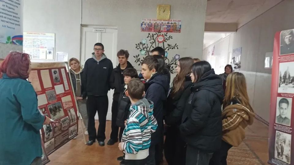 С целью увековечивания памяти подвига героев - молодогвардейцев лекторы музея «Наследие» Пролетарского УВК им.О.В.Кошевого провели экскурсию для обучающихся Лозянской средней школы Антрацитовского района С целью увековечивания памяти подвига героев - молодогвардейцев лекторы музея «Наследие» Пролетарского УВК им.О.В.Кошевого провели экскурсию для обучающихся Лозянской средней школы Антрацитовского района
