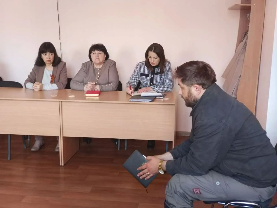 В Ровеньках состоялся приём граждан: коммунальные вопросы на контроле В Ровеньках состоялся приём граждан: коммунальные вопросы на контроле