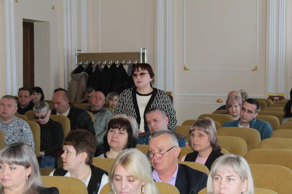 Сегодня провел расширенное аппаратное совещание с участием руководителей структурных подразделений Администрации, территориальных отделов, муниципальных предприятий, ресурсоснабжающих организаций, представителей... Сегодня провел расширенное аппаратное совещание с участием руководителей структурных подразделений Администрации, территориальных отделов, муниципальных предприятий, ресурсоснабжающих организаций, представителей...