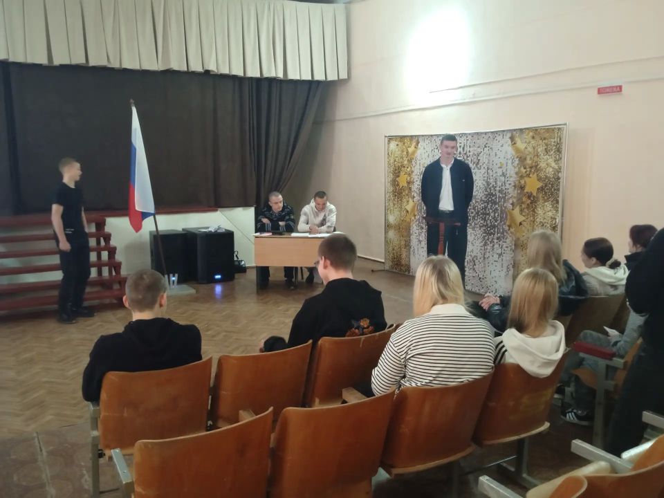 В Петровской школе Станично-Луганского района прошли лекция и деловая игра ко Дню молодого избирателя В Петровской школе Станично-Луганского района прошли лекция и деловая игра ко Дню молодого избирателя
