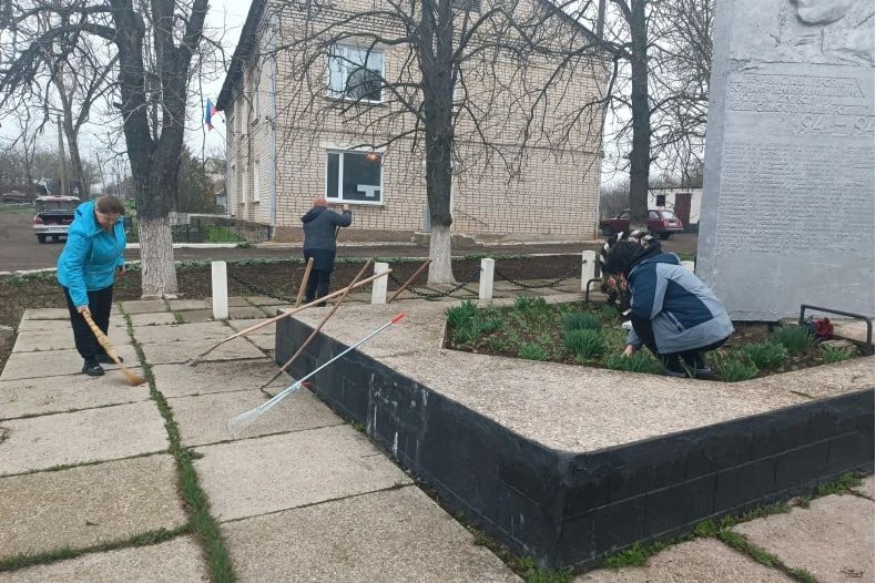 На территории Свердловского муниципалитета продолжается наведение санитарного порядка На территории Свердловского муниципалитета продолжается наведение санитарного порядка