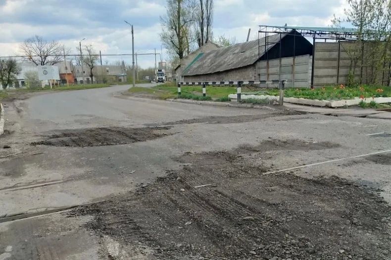Коммунальные службы Свердловского округа продолжают ремонт дорог по обращениям граждан Коммунальные службы Свердловского округа продолжают ремонт дорог по обращениям граждан