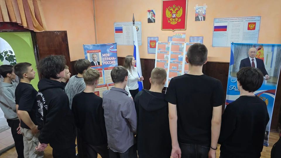 Информационный час ко Дню Воинской славы посвящённый участникам СВО «Гордимся славою героев» Информационный час ко Дню Воинской славы посвящённый участникам СВО «Гордимся славою героев»