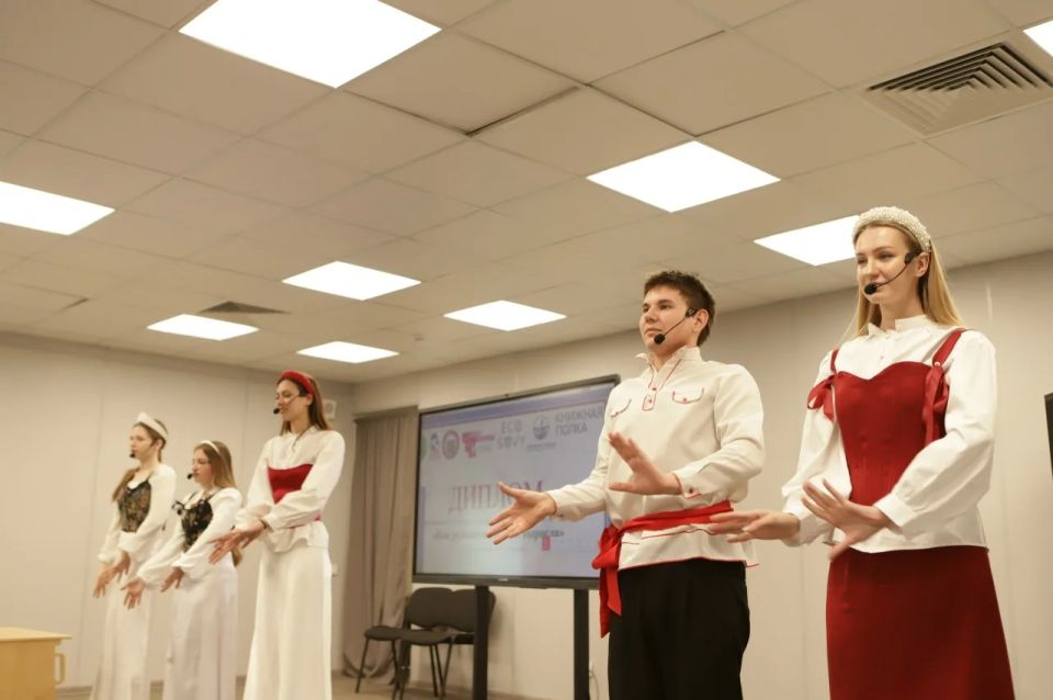 В Луганске прошла презентация Всероссийского семейного конкурса «Мама, почитай мне, а я нарисую» В Луганске прошла презентация Всероссийского семейного конкурса «Мама, почитай мне, а я нарисую»