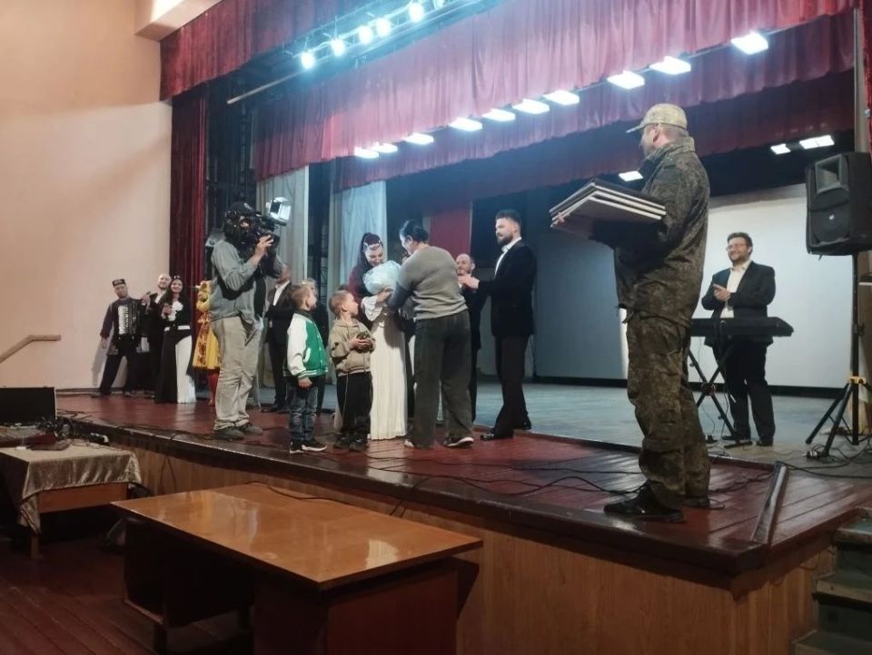 В Чернухино прошел концерт с участием народных артистов Татарстана В Чернухино прошел концерт с участием народных артистов Татарстана