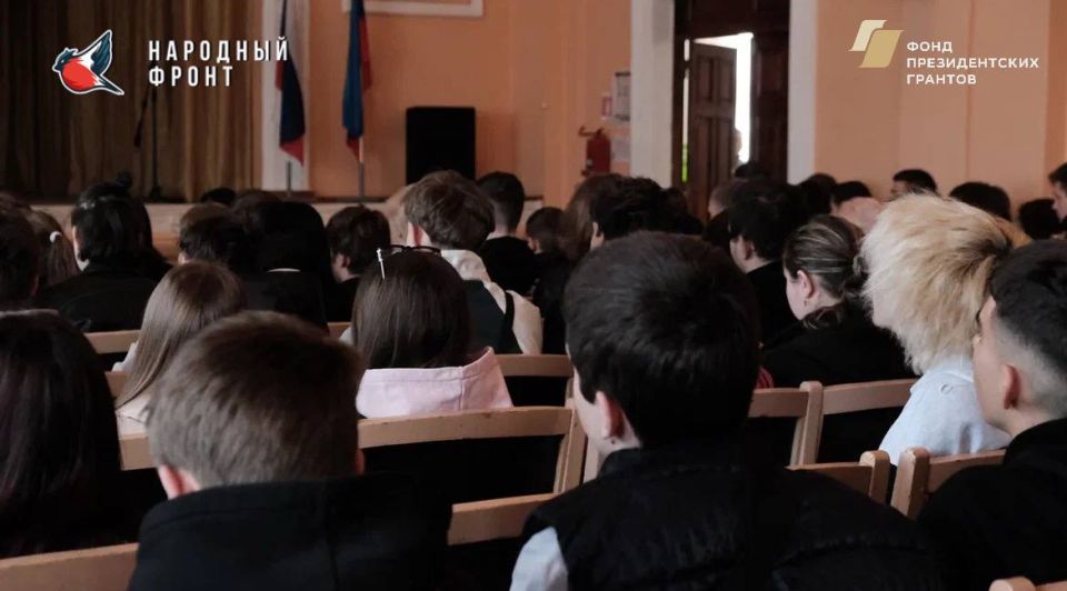 Молодёжка НФ провела агитацию в Колледже ФБГОУ ВО «ЛГУ им. В. Даля»! Молодёжка НФ провела агитацию в Колледже ФБГОУ ВО «ЛГУ им. В. Даля»!