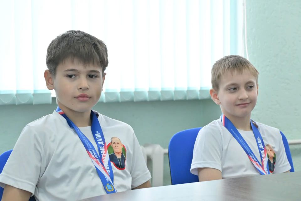 Гордость Брянки: встретился с юными борцами — призёрами турнира «Волжские дали» Гордость Брянки: встретился с юными борцами — призёрами турнира «Волжские дали»