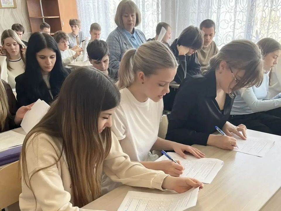 В Краснодонском округе прошёл «Избирательный диктант» для старшеклассников В Краснодонском округе прошёл «Избирательный диктант» для старшеклассников