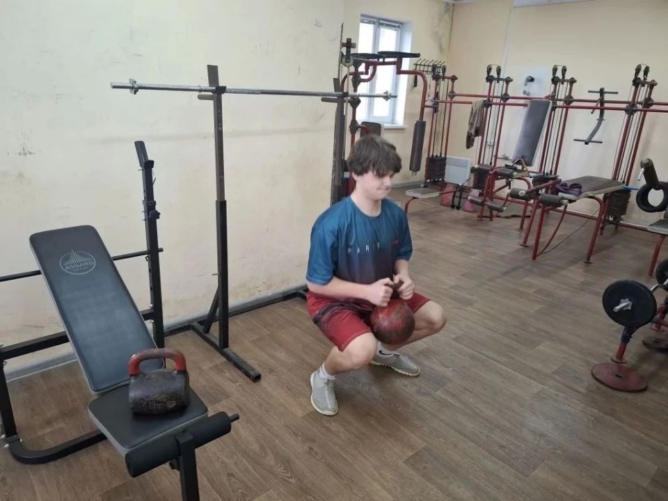 В поселке Новосветловка провели состязания по силовой подготовке среди юношей В поселке Новосветловка провели состязания по силовой подготовке среди юношей
