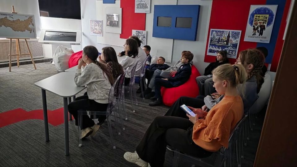 В Лутугинском районном доме культуры прошёл час памяти «Чёрная боль, чёрная быль» В Лутугинском районном доме культуры прошёл час памяти «Чёрная боль, чёрная быль»