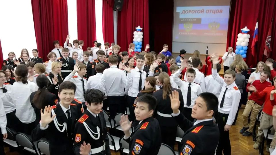 Луганское училище олимпийского резерва и московская школа № 1541 провели Урок мужества «Дорогой отцов» Луганское училище олимпийского резерва и московская школа № 1541 провели Урок мужества «Дорогой отцов»