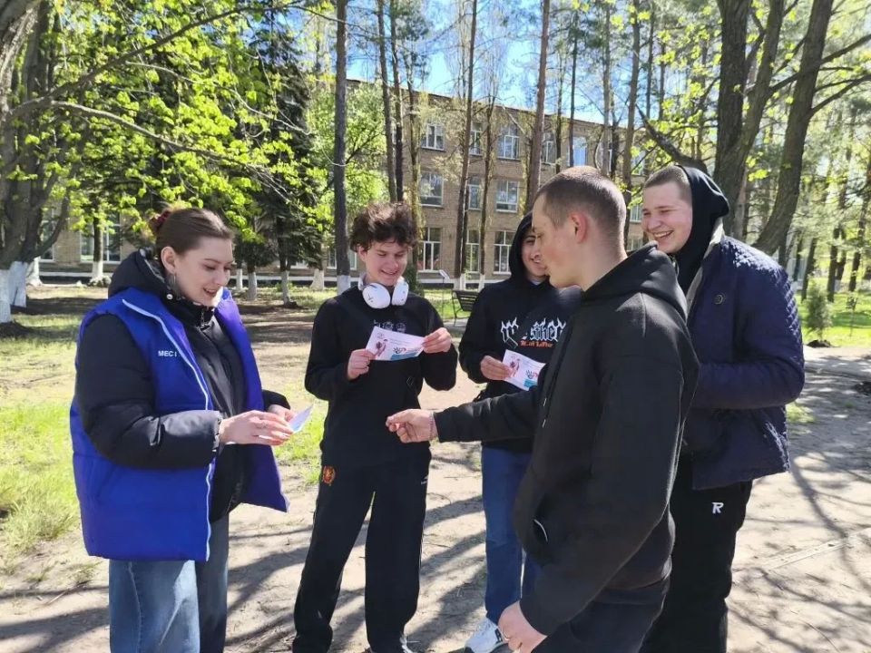 Ты не один: акция «Телефон доверия» в Ровеньках Ты не один: акция «Телефон доверия» в Ровеньках