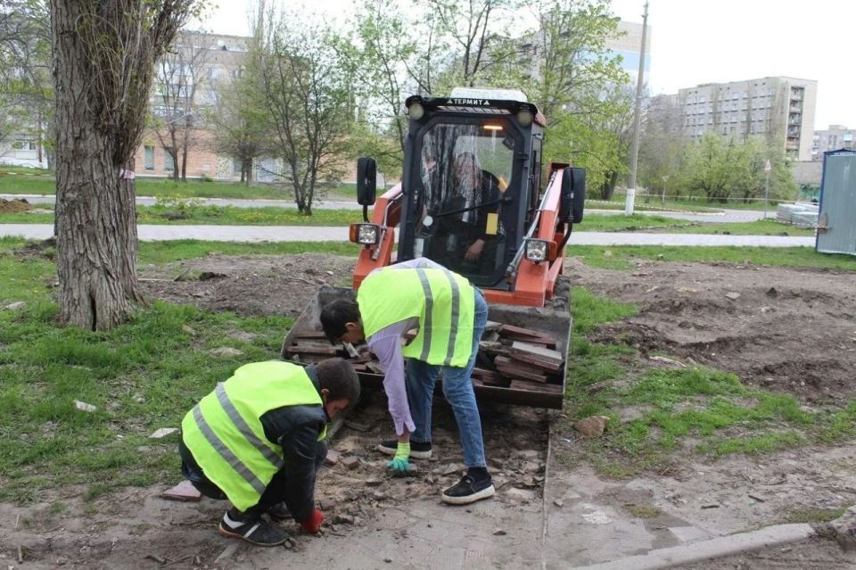В Кировске приступили к реализации Федерального проекта «Формирование комфортной городской среды» на бульваре 40 лет Победы В Кировске приступили к реализации Федерального проекта «Формирование комфортной городской среды» на бульваре 40 лет Победы