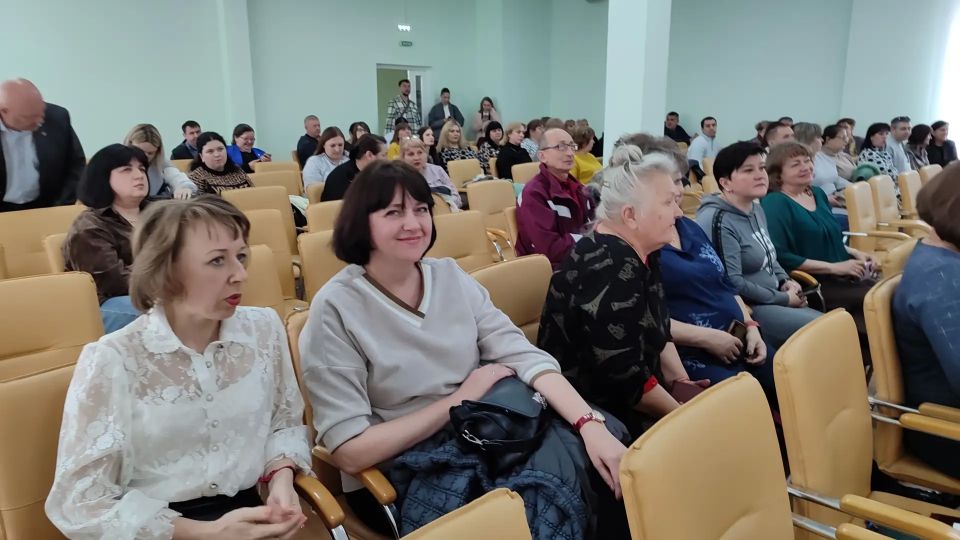 Сотрудников Луганского центра медицины катастроф поздравили с профессиональным праздником Сотрудников Луганского центра медицины катастроф поздравили с профессиональным праздником