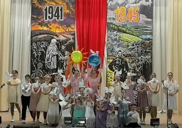 27 апреля 2026г. в Краснолучском дворце творчества детей и юношества состоялась церемония награждения и галаконцерт победителей открытого городского конкурса художественной самодеятельности военно-патриотической и... 27 апреля 2026г. в Краснолучском дворце творчества детей и юношества состоялась церемония награждения и галаконцерт победителей открытого городского конкурса художественной самодеятельности военно-патриотической и...