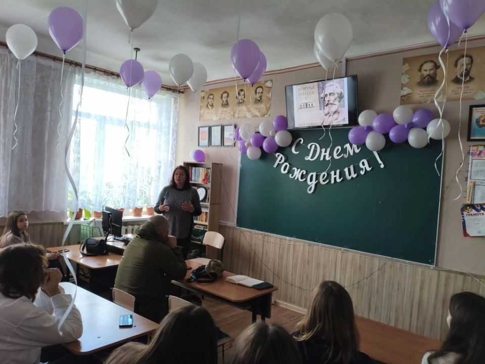 «Люби язык, как Даль его любил»: поэтическая акция в Краснодоне «Люби язык, как Даль его любил»: поэтическая акция в Краснодоне