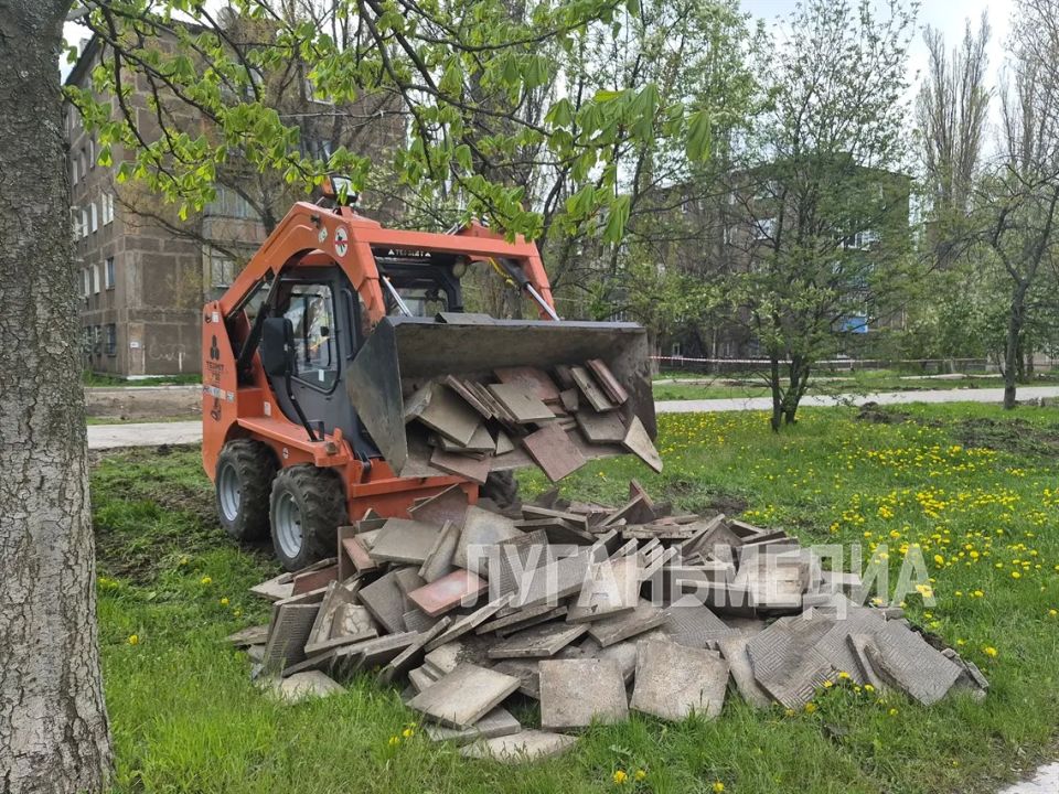 В Кировске приступили к благоустройству объекта Бульвар 40 лет Победы в рамках реализации Федерального проекта «Формирование комфортной городской среды» национального проекта «Инфраструктура для жизни» В Кировске приступили к благоустройству объекта Бульвар 40 лет Победы в рамках реализации Федерального проекта «Формирование комфортной городской среды» национального проекта «Инфраструктура для жизни»