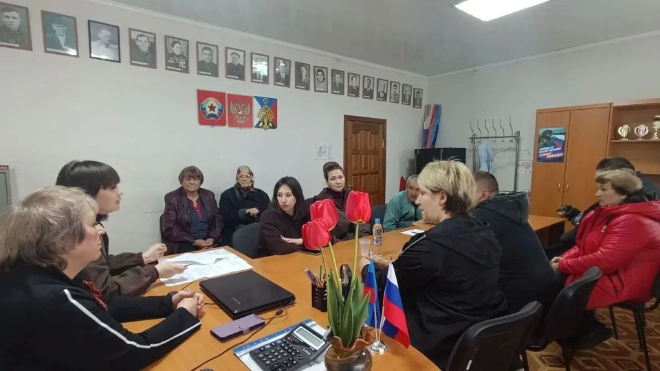 Сегодня в здании отдела жизнеобеспечения пгт Ясеновский, пгт Пролетарский Администрации городского округа муниципальное образование городской округ город Ровеньки Луганской Народной Республики состоялось учредительное... Сегодня в здании отдела жизнеобеспечения пгт Ясеновский, пгт Пролетарский Администрации городского округа муниципальное образование городской округ город Ровеньки Луганской Народной Республики состоялось учредительное...