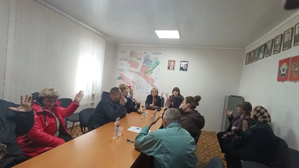 Сегодня в здании отдела жизнеобеспечения пгт Ясеновский, пгт Пролетарский Администрации городского округа муниципальное образование городской округ город Ровеньки Луганской Народной Республики состоялось учредительное... Сегодня в здании отдела жизнеобеспечения пгт Ясеновский, пгт Пролетарский Администрации городского округа муниципальное образование городской округ город Ровеньки Луганской Народной Республики состоялось учредительное...