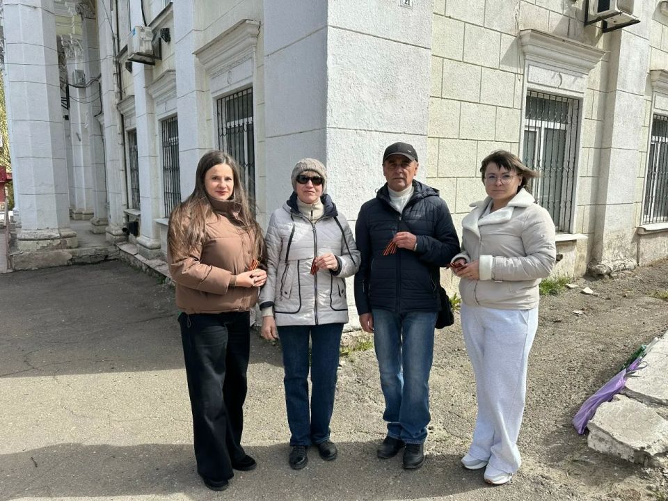 Молодежь Перевальска приняла участие во Всероссийской ежегодной акции "Георгиевская лента" Молодежь Перевальска приняла участие во Всероссийской ежегодной акции "Георгиевская лента"