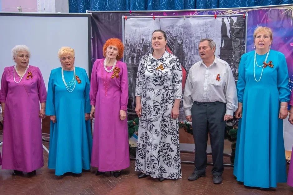 «Связь поколений»: в Луганской школе № 28 прошла встреча школьников и слушателей Университета третьего возраста «Связь поколений»: в Луганской школе № 28 прошла встреча школьников и слушателей Университета третьего возраста